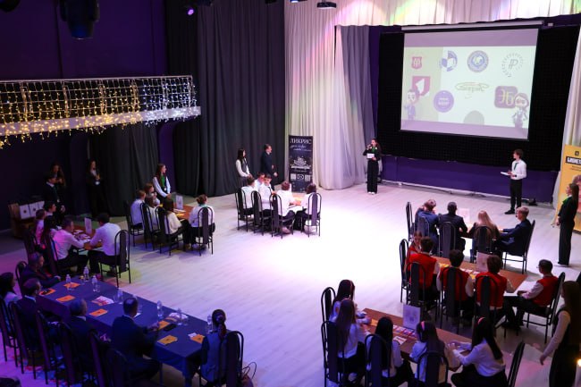 Столичные школьники сразились на игре по финансовой грамотности «Будь в теме!»