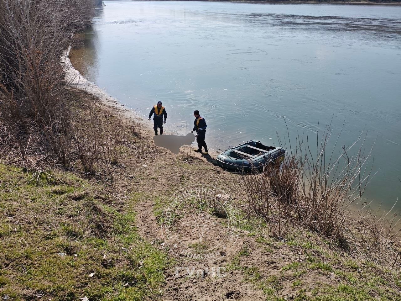 РЫБАК УТОНУЛ НА ДНЕСТРЕ. Сегодня спасатели извлекли из воды тело пожилого мужчины РЫБАК УТОНУЛ НА ДНЕСТРЕ. Сегодня спасатели извлекли из воды тело пожилого мужчины