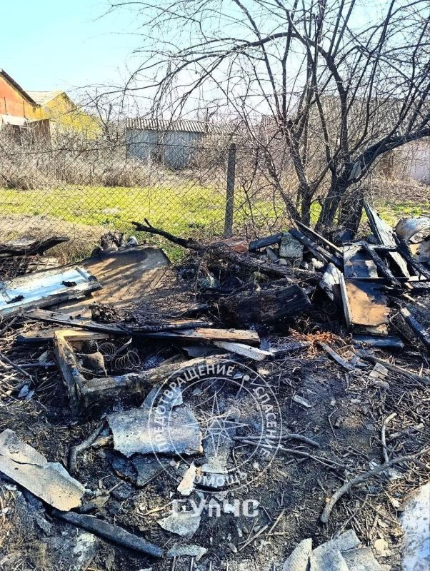 В столице сгорела хозпостройка в 1-м Карьерном переулке (район Западный)