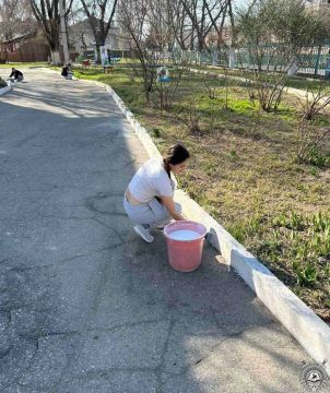 Творят добро. Курсанты Тираспольского юридического института МВД ПМР 25 марта помогли работникам Республиканского специализированного Дома ребёнка подготовиться к весенним праздникам