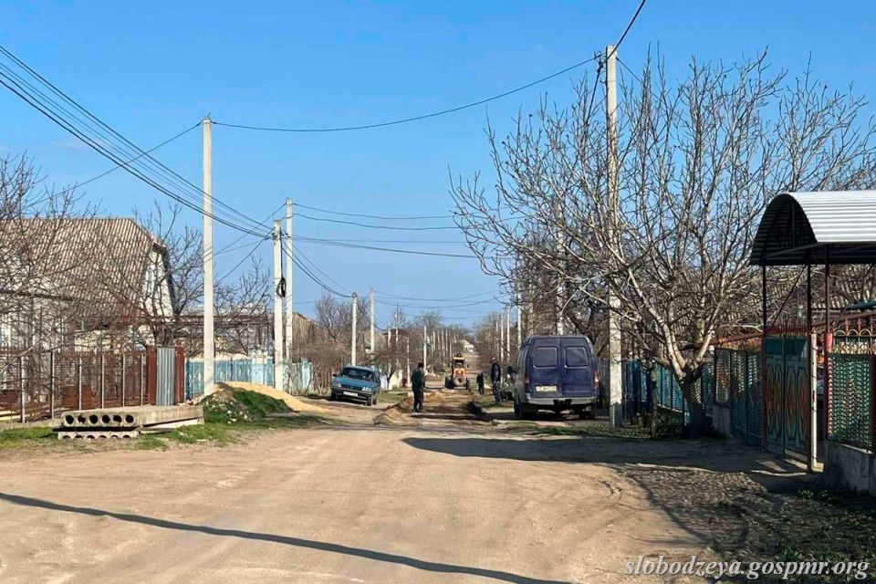 Василий Тищенко ознакомился с ходом дорожных работ в городе и районе Василий Тищенко ознакомился с ходом дорожных работ в городе и районе