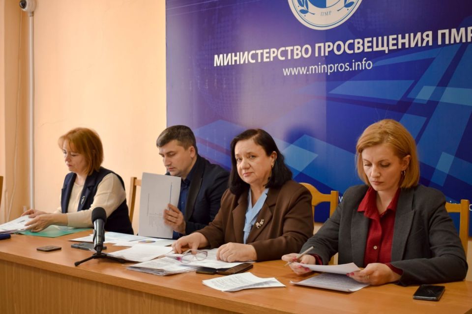 Меньше бумаг в сфере образования: часть отчётов отменили