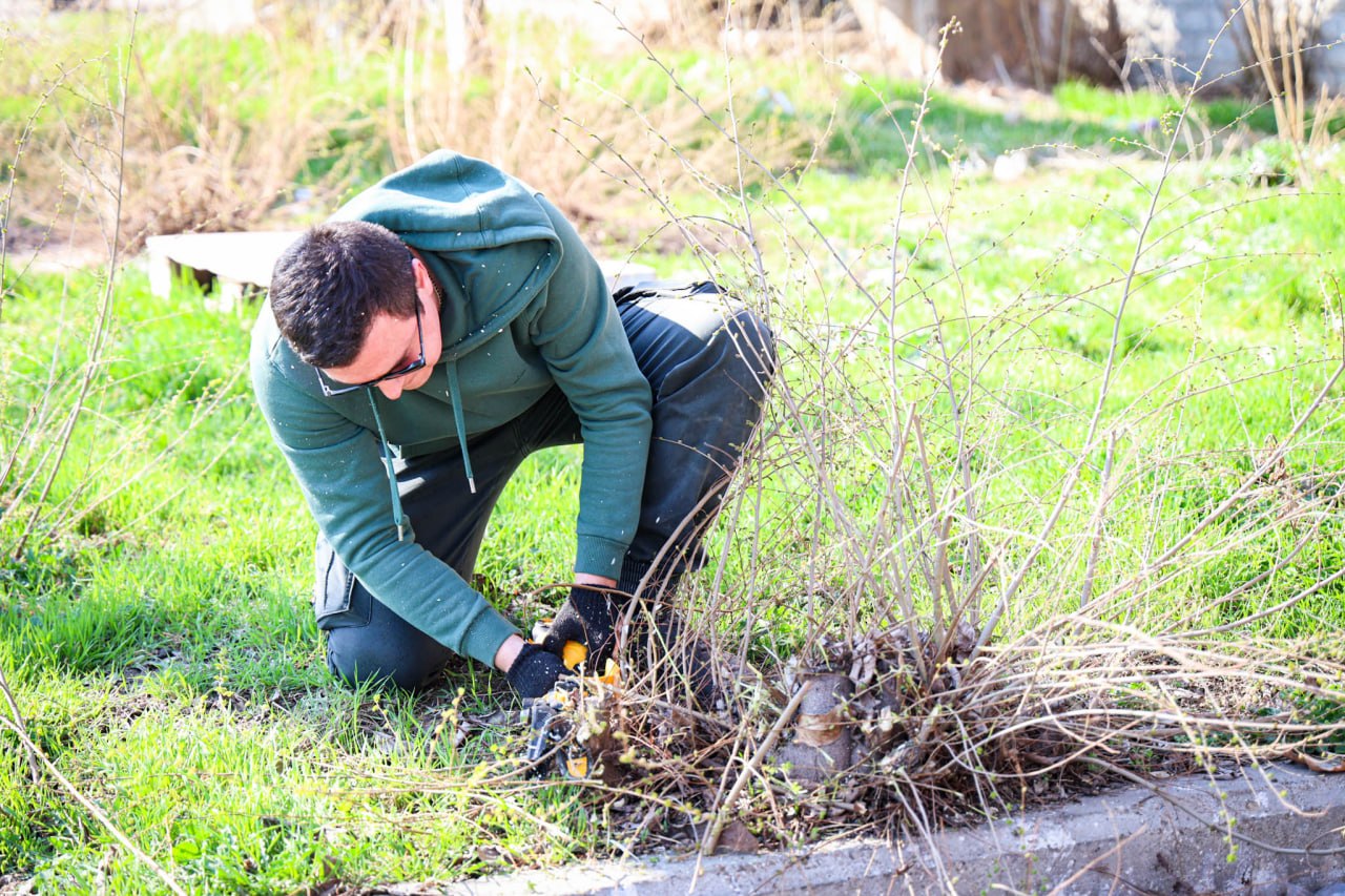 Сотрудники провели комплексные работы по благоустройству территории, прилегающей к зданию министерства по улицам Горького и Восстания Сотрудники провели комплексные работы по благоустройству территории, прилегающей к зданию министерства по улицам Горького и Восстания