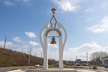 В Бендерах военнослужащие Миротворческих сил вместе с учениками школы №18 присоединились к республиканскому субботнику