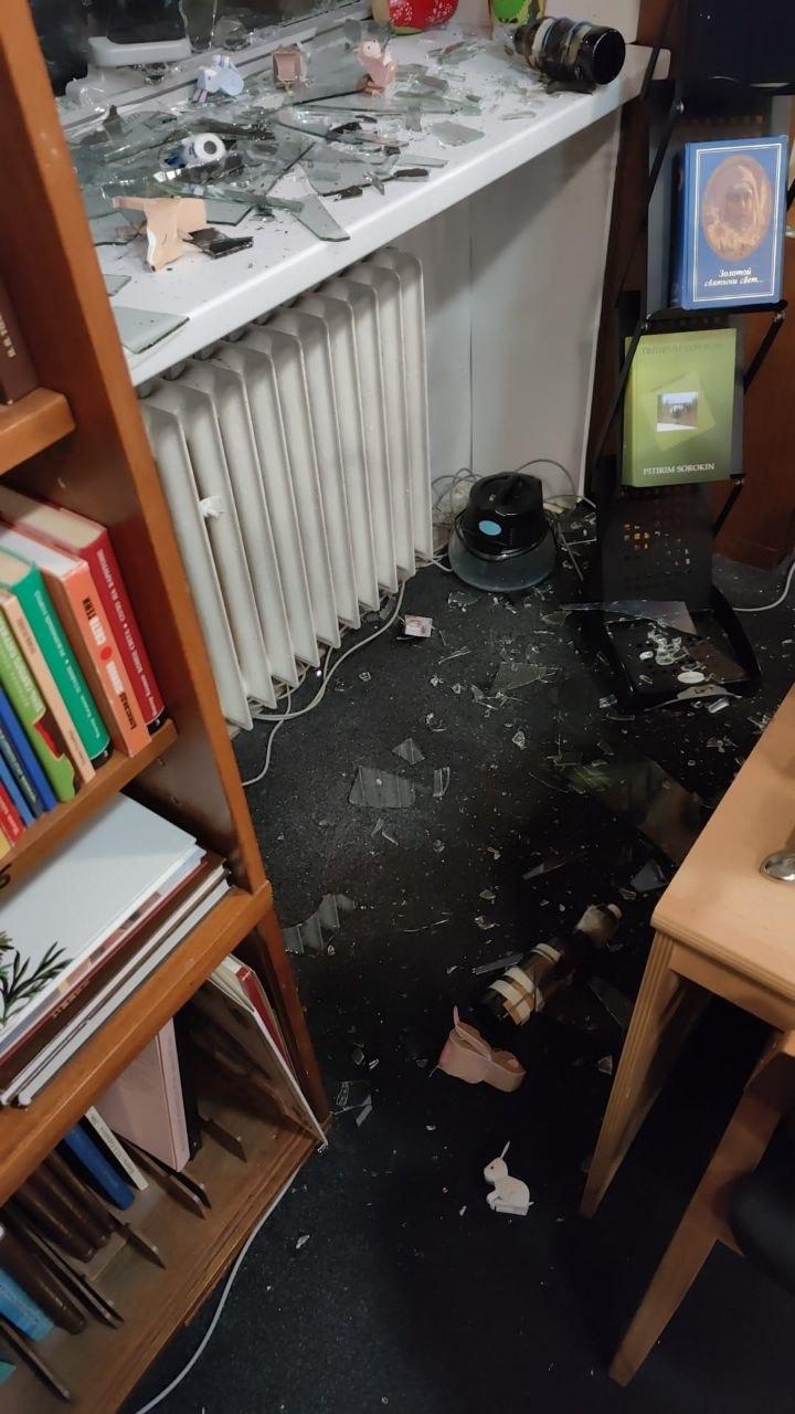 «Русский дом» в Праге забросали бутылками с зажигательной смесью «Русский дом» в Праге забросали бутылками с зажигательной смесью