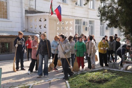 На республиканский субботник сегодня вышли сотрудники Министерства просвещения и Центра экспертизы качества образования Приднестровья