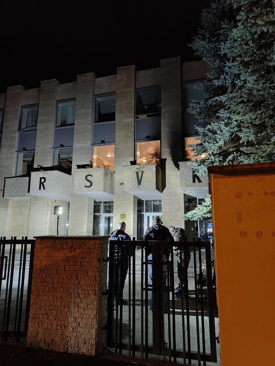 «Русский дом» в Праге забросали бутылками с зажигательной смесью «Русский дом» в Праге забросали бутылками с зажигательной смесью