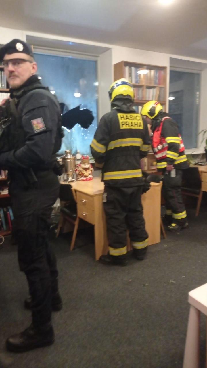 «Русский дом» в Праге забросали бутылками с зажигательной смесью «Русский дом» в Праге забросали бутылками с зажигательной смесью
