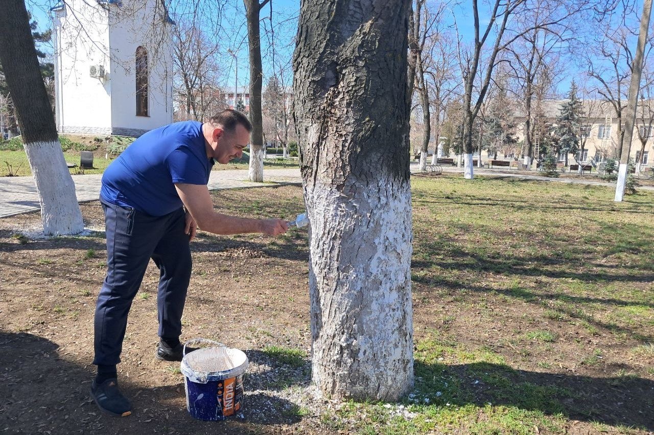 В рамках проведения субботника личный состав Слободзейского РОВД совместно с представителями военного комиссариата вышли на уборку и наведение порядка В рамках проведения субботника личный состав Слободзейского РОВД совместно с представителями военного комиссариата вышли на уборку и наведение порядка