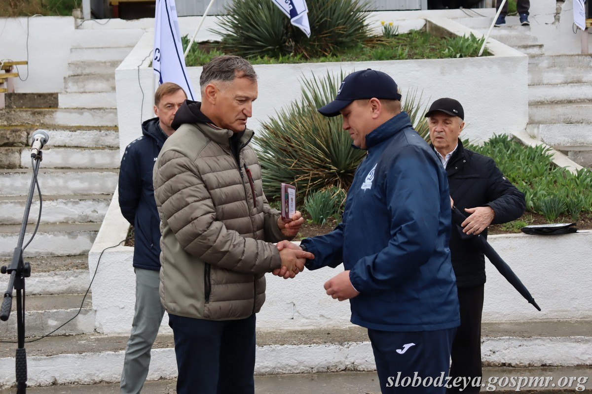 В Слободзейском районе стартовал чемпионат по футболу среди любительских команд В Слободзейском районе стартовал чемпионат по футболу среди любительских команд