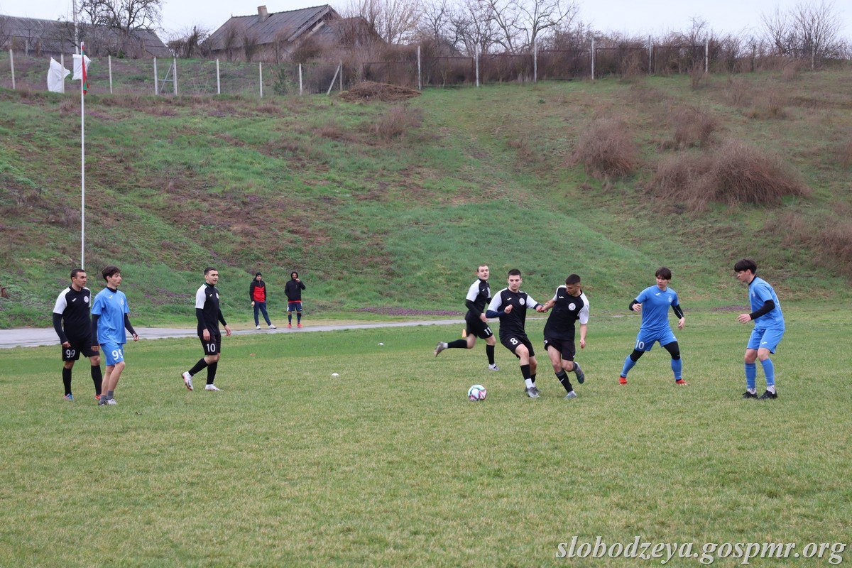 В Слободзейском районе стартовал чемпионат по футболу среди любительских команд В Слободзейском районе стартовал чемпионат по футболу среди любительских команд