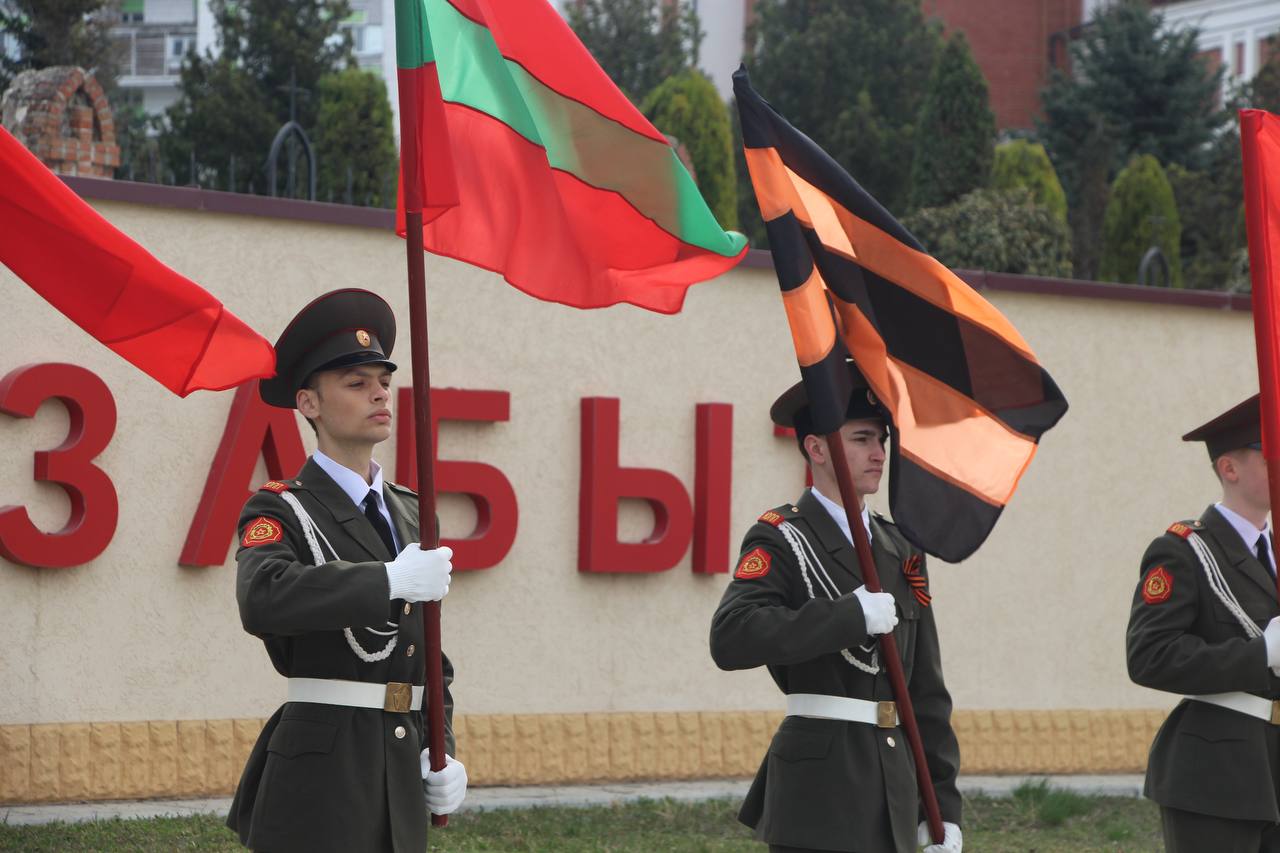 Сегодня в Рыбнице проходят памятные мероприятия, посвященные 82-ой годовщине со дня освобождения города от немецко-фашистских захватчиков Сегодня в Рыбнице проходят памятные мероприятия, посвященные 82-ой годовщине со дня освобождения города от немецко-фашистских захватчиков