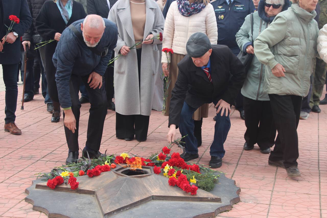 Сегодня в Рыбнице проходят памятные мероприятия, посвященные 82-ой годовщине со дня освобождения города от немецко-фашистских захватчиков Сегодня в Рыбнице проходят памятные мероприятия, посвященные 82-ой годовщине со дня освобождения города от немецко-фашистских захватчиков