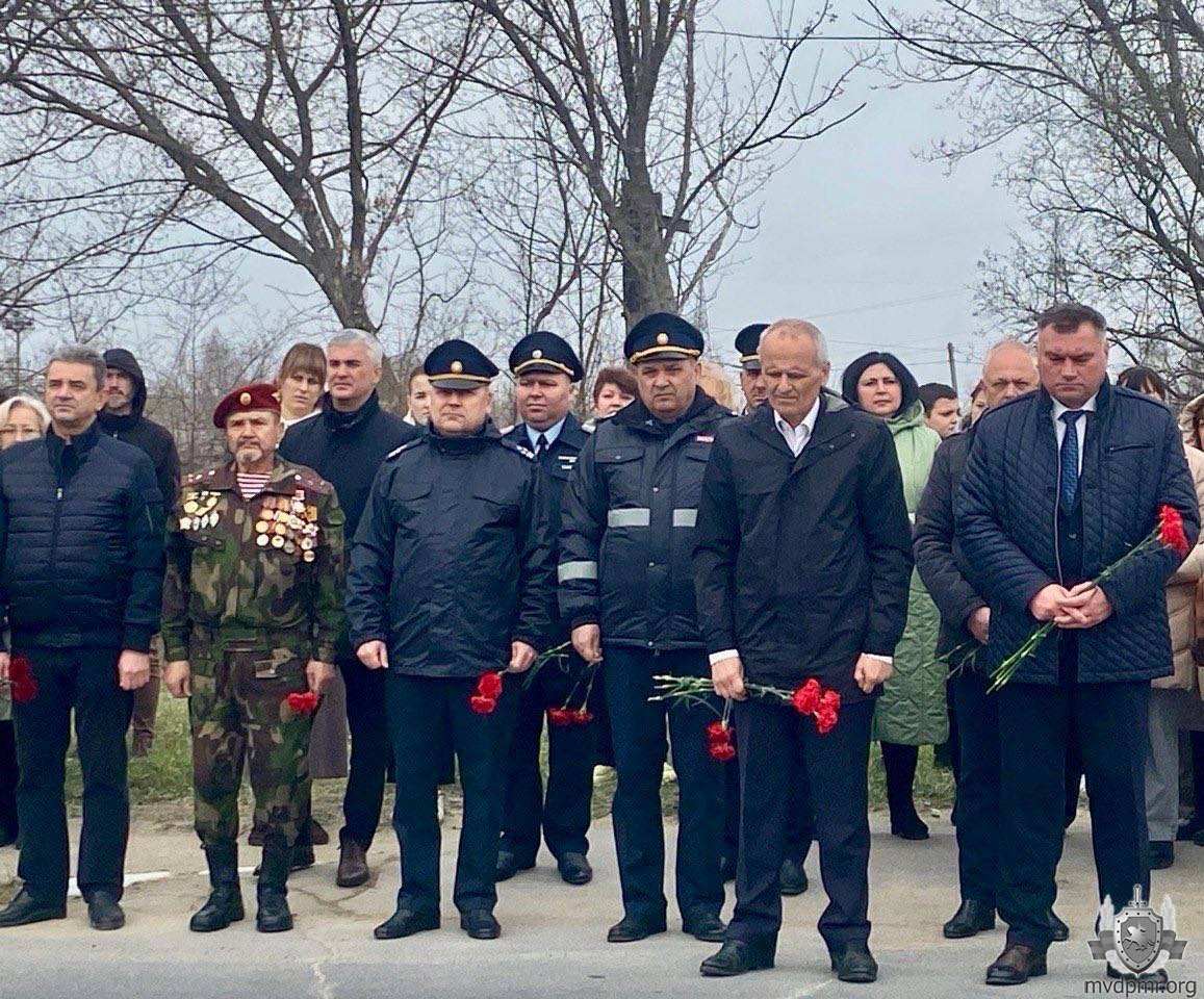 Потомки помнят ратный подвиг Потомки помнят ратный подвиг