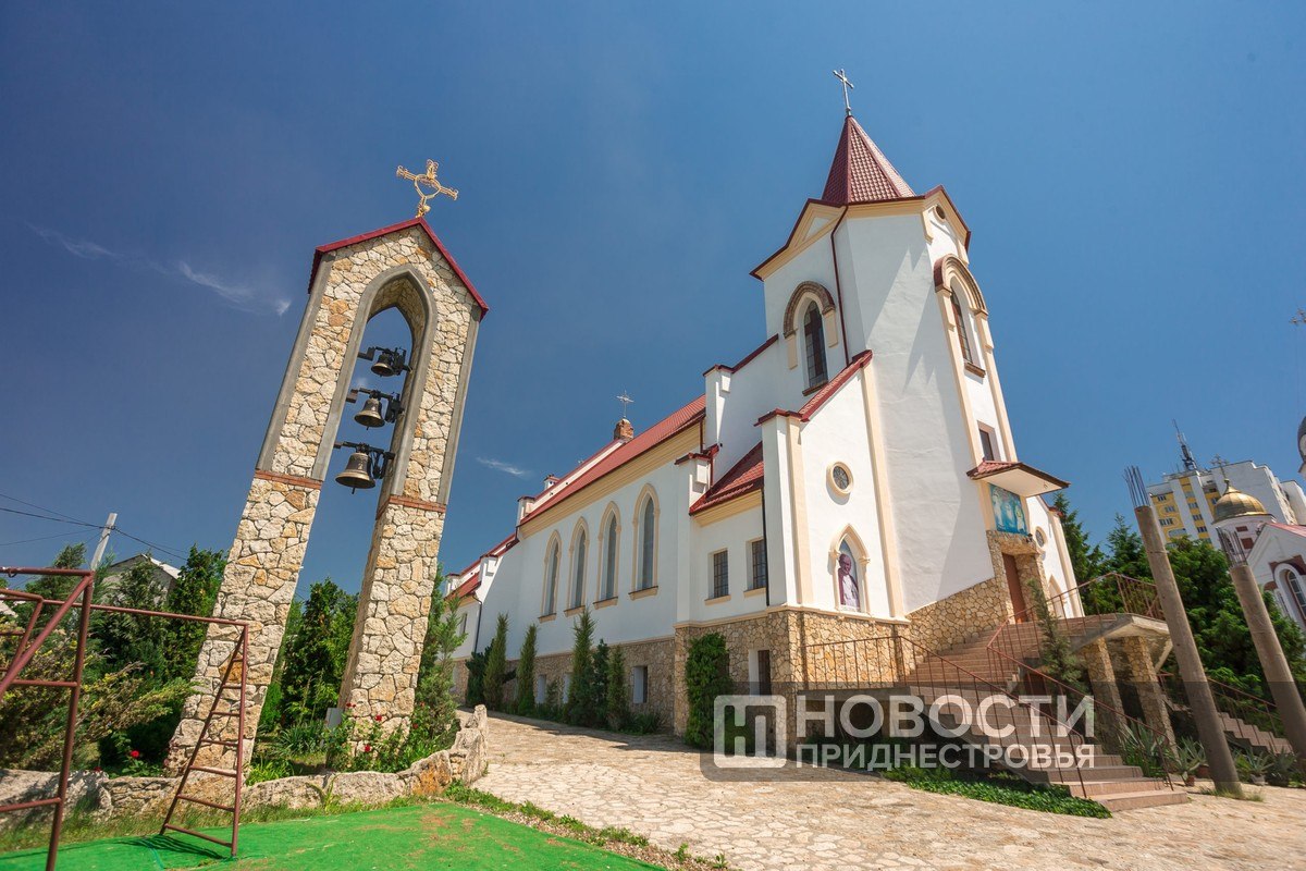 Президент ПМР поздравил с Пасхой приднестровских католиков
