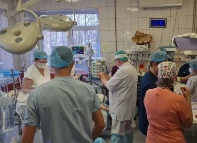 Уникальный случай в роддоме в Петербурге: женщина родила сразу четырёх однояйцевых девочек-близняшек