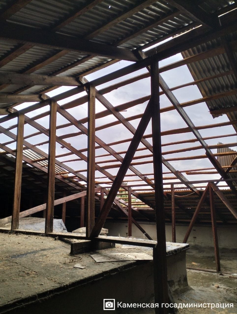 В Каменском районе устраняют последствия непогоды В Каменском районе устраняют последствия непогоды