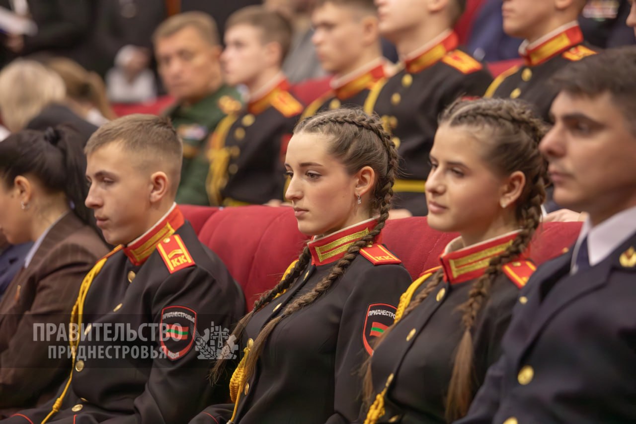 В кинотеатре «Тирасполь» состоялась премьера документального фильма «Приднестровский народ: выкованный веками» В кинотеатре «Тирасполь» состоялась премьера документального фильма «Приднестровский народ: выкованный веками»