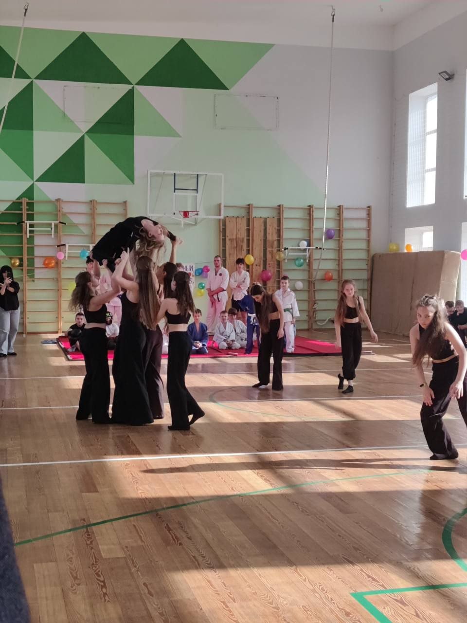 В первой Бендерской гимназии масштабно отметили Всемирный день здоровья В первой Бендерской гимназии масштабно отметили Всемирный день здоровья