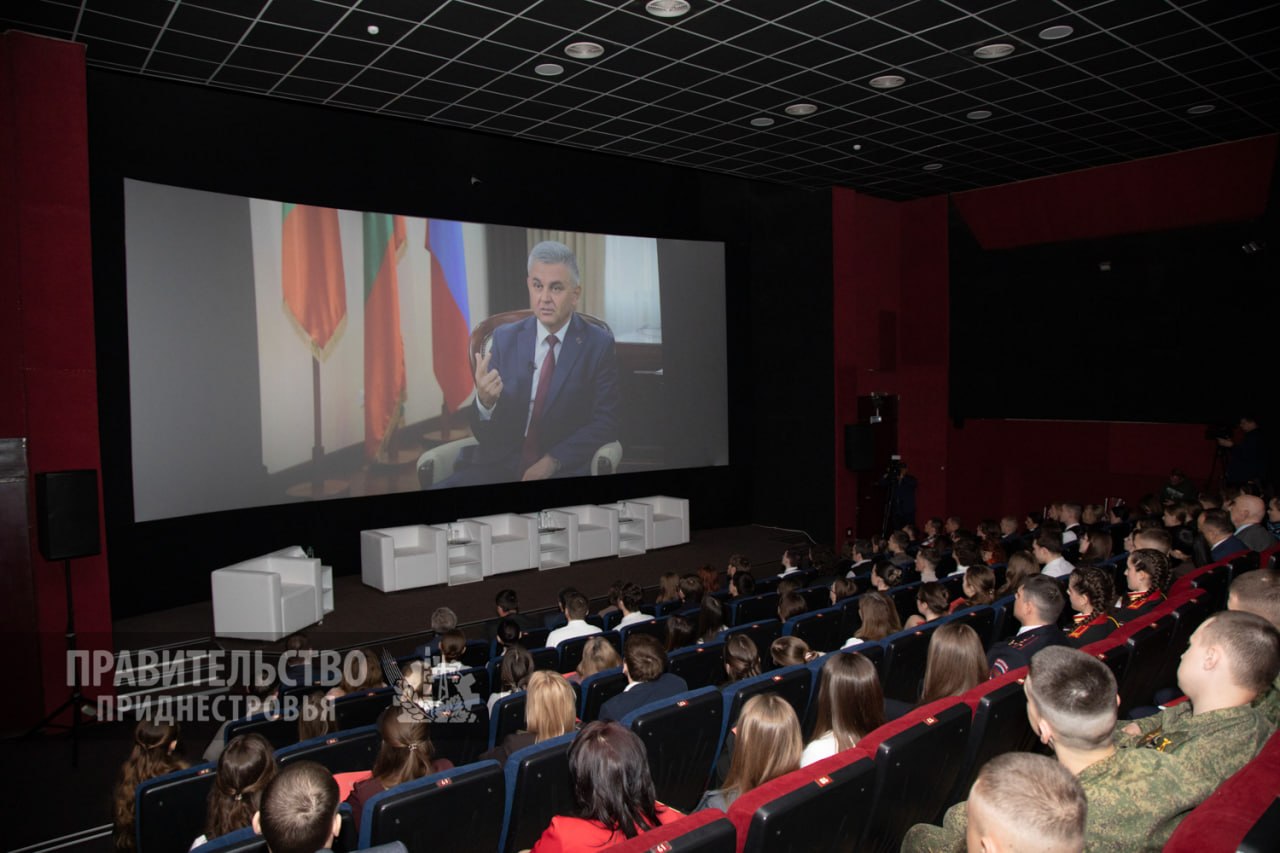 В кинотеатре «Тирасполь» состоялась премьера документального фильма «Приднестровский народ: выкованный веками» В кинотеатре «Тирасполь» состоялась премьера документального фильма «Приднестровский народ: выкованный веками»