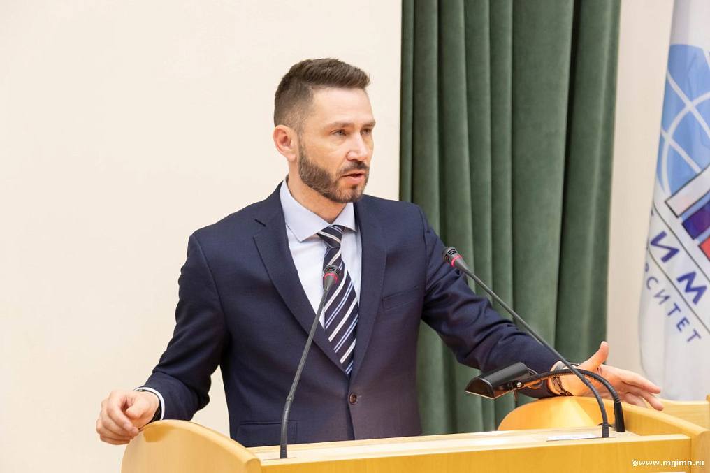 #событияМО. Друзья! 1 апреля в рамках Дипломатического модуля перед магистрантами Факультета МО выступил директор Департамента по гуманитарному сотрудничеству и правам человека (ДГЧП) МИД России Григорий Лукьянцев #событияМО. Друзья! 1 апреля в рамках Дипломатического модуля перед магистрантами Факультета МО выступил директор Департамента по гуманитарному сотрудничеству и правам человека (ДГЧП) МИД России Григорий Лукьянцев