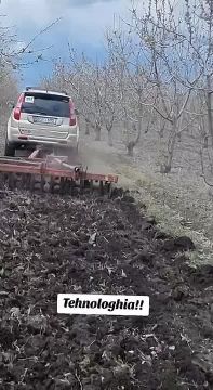 Молдаванин на джипе пашет в саду, в комментариях владельцы автомагазинов предлагают запчасти на его ласточку