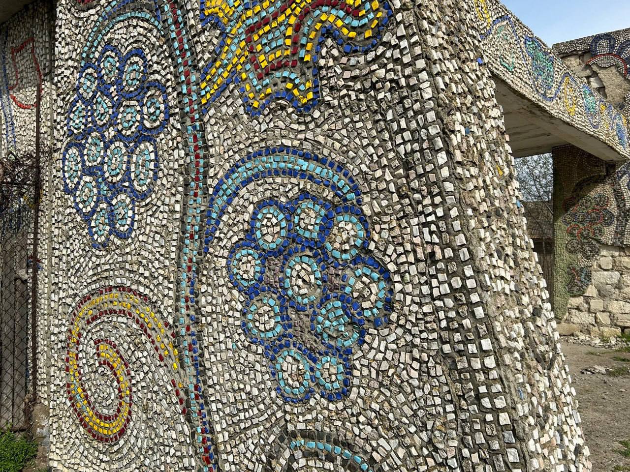 В селе Коротное Слободзейского района отреставрируют автобусную остановку с уникальной исторической мозаикой, построенную в конце 1970-х В селе Коротное Слободзейского района отреставрируют автобусную остановку с уникальной исторической мозаикой, построенную в конце 1970-х