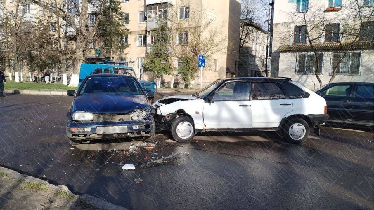 9-летний мальчик и 3-летняя девочка пострадали в ДТП в Бендерах