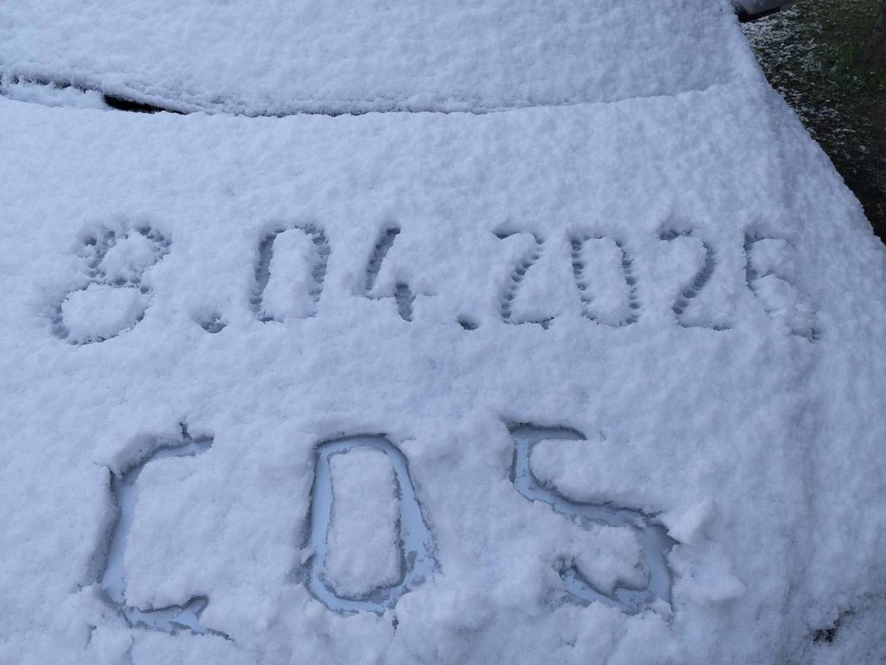 Пока мы удивлялись граду, Румынию сегодня буквально занесло снегом Пока мы удивлялись граду, Румынию сегодня буквально занесло снегом