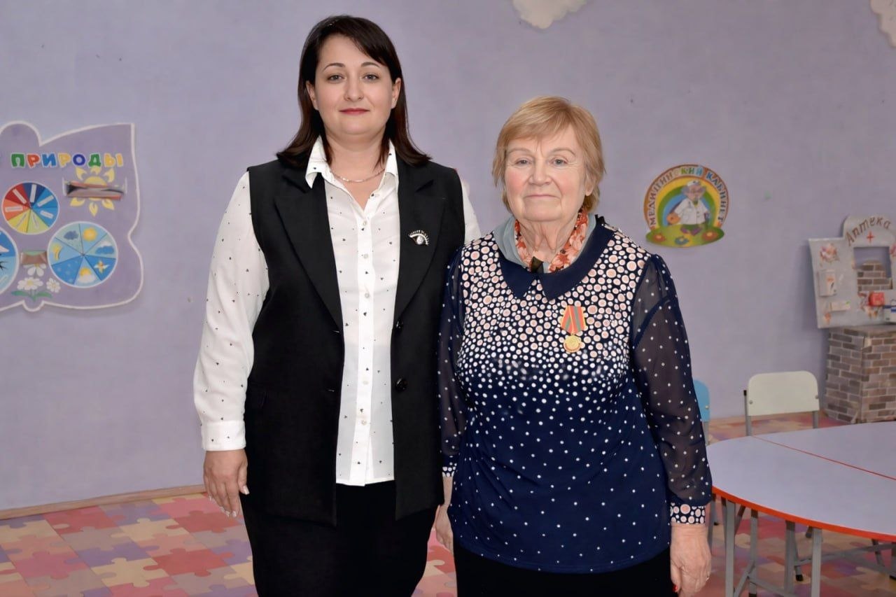 Накануне жительница села Севериновка Чебан Ася Алексеевна была удостоена медали «За трудовую доблесть»