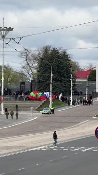 На столичном Мемориале началась церемония возложения цветов