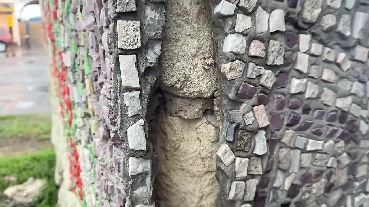 В селе Коротное хотят отреставрировать мозаичную остановку, которую построили в конце 70-х