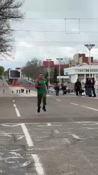 В Тирасполе проходит традиционная легкоатлетическая эстафета
