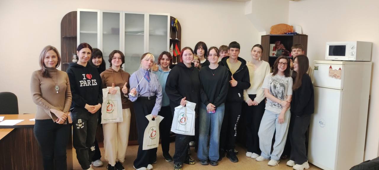 В преддверии Дня космонавтики в Бендерах прошла интерактивная игра «Самый умный космонавт», организованная городским отделением РПП «Обновление»