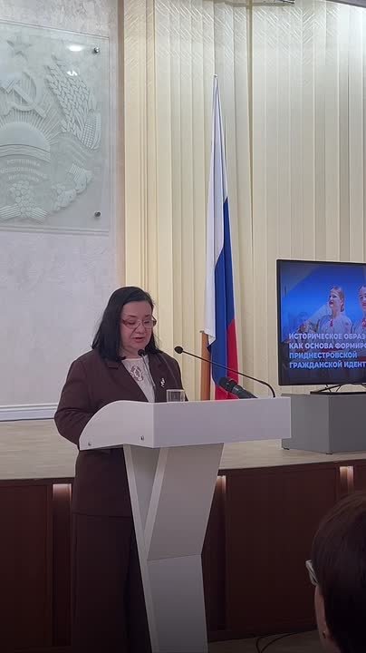 Во Дворце Республики собрались больше 130 педагогов