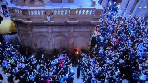 Только что сошёл Благодатный огонь