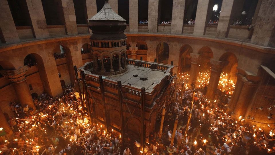 В храме Гроба Господня в Иерусалиме сошёл Благодатный огонь