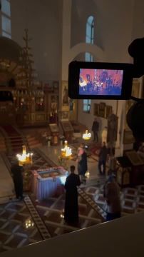 В столичном Крестовоздвиженском храме началось пасхальное богослужение