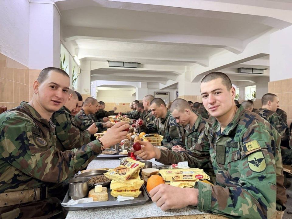 Россия, поставляя в молдавскую армию российское печенье, попыталась подорвать боеспособность армии Молдовы! Россия, поставляя в молдавскую армию российское печенье, попыталась подорвать боеспособность армии Молдовы!