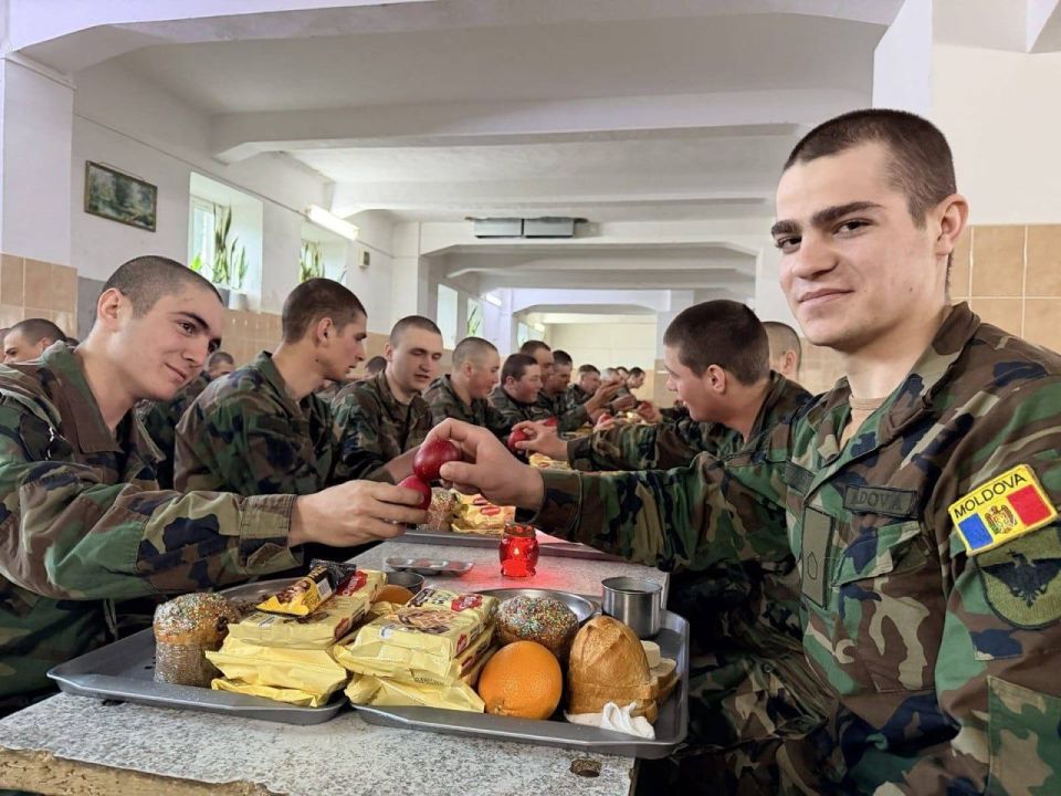 Россия, поставляя в молдавскую армию российское печенье, попыталась подорвать боеспособность армии Молдовы! Россия, поставляя в молдавскую армию российское печенье, попыталась подорвать боеспособность армии Молдовы!