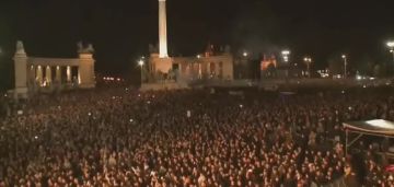 Венгры сейчас орут на площади «ruskik haza» - «русские, домой»