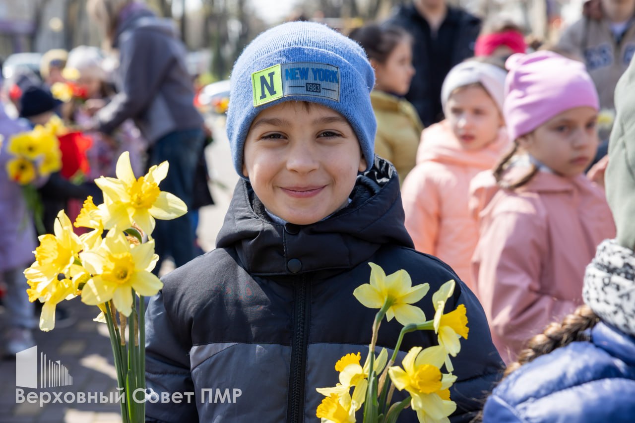 В память о первом полете. На бульваре Гагарина в Тирасполе к 65-летию первого полета в космос обновили памятник и баннер В память о первом полете. На бульваре Гагарина в Тирасполе к 65-летию первого полета в космос обновили памятник и баннер