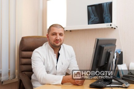 Человек с золотыми руками и добрым сердцем: уже 3 года заведующий отделением травматологии и ортопедии РКБ Кристиан Осадчий успешно делает новые операции по эндопротезированию тазобедренного и коленного суставов