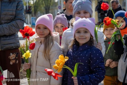 � ������ � ������ ������. �� �������� �������� � ��������� � 65-����� ������� ������ � ������ �������� �������� � ������