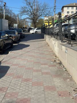 В Тирасполе на Балке у Эльдорадо, этот мусор уже давно так лежит, разве тяжело убрать, пишут подписчики