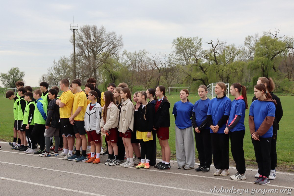 Более двух десятков команд вышли на поля Слободзеи в финале турнира «Кожаный мяч» Более двух десятков команд вышли на поля Слободзеи в финале турнира «Кожаный мяч»