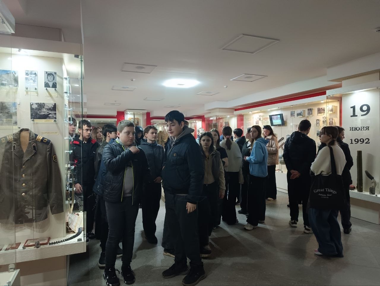 Порядка тридцати семиклассников сегодня посетили Мемориальный музей Бендерской трагедии Порядка тридцати семиклассников сегодня посетили Мемориальный музей Бендерской трагедии
