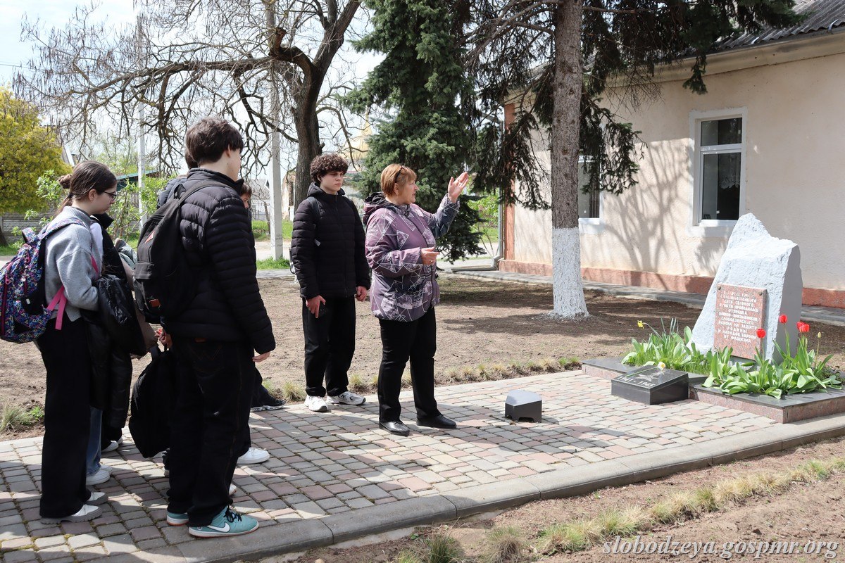 В преддверии Международного дня памятников и исторических мест учреждения Слободзейского музейного объединения проводят пешие экскурсии для школьников и воспитанников детских садов В преддверии Международного дня памятников и исторических мест учреждения Слободзейского музейного объединения проводят пешие экскурсии для школьников и воспитанников детских садов