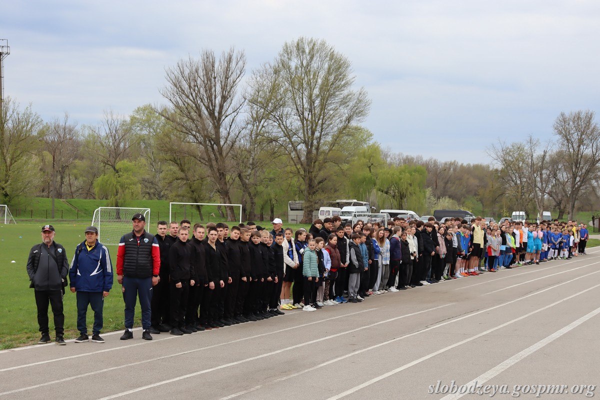 Более двух десятков команд вышли на поля Слободзеи в финале турнира «Кожаный мяч» Более двух десятков команд вышли на поля Слободзеи в финале турнира «Кожаный мяч»