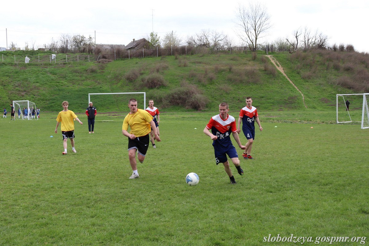 Более двух десятков команд вышли на поля Слободзеи в финале турнира «Кожаный мяч» Более двух десятков команд вышли на поля Слободзеи в финале турнира «Кожаный мяч»